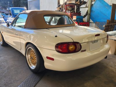 ＮＢロードスター　テールランプ交換。